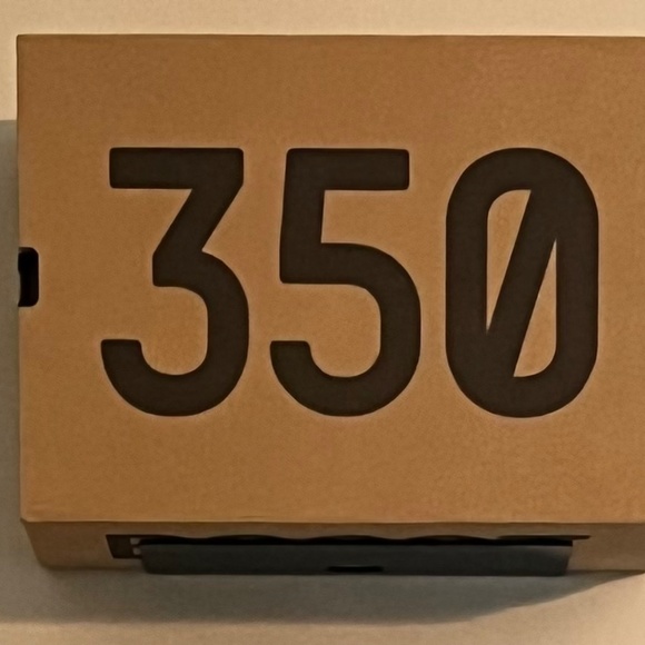 Yeezy 350 v2; Mens 9.5; Sesame